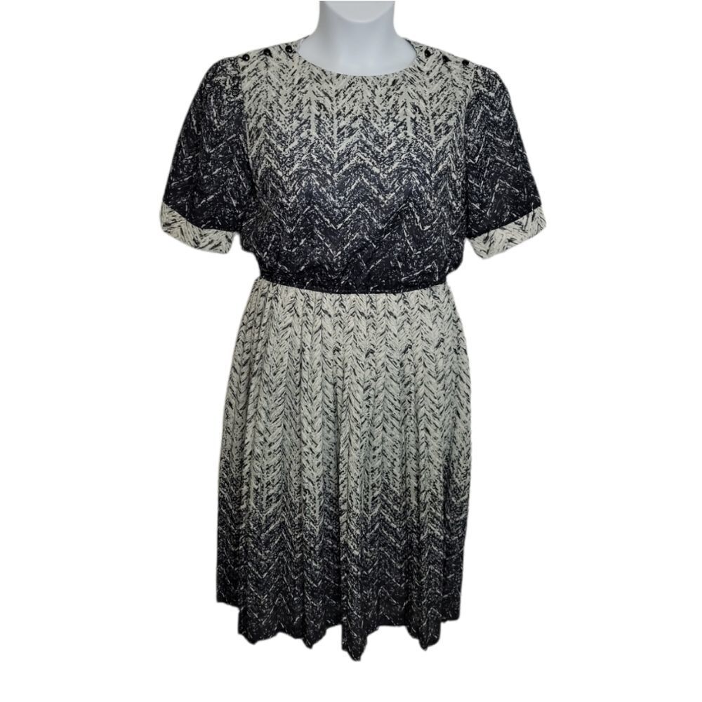 VINTAGE 70s dress abstract short puff sleeve fit and flare midi M